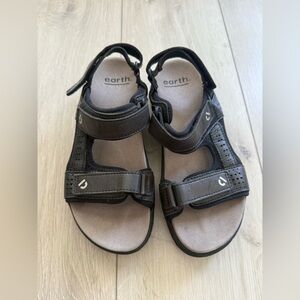 EARTH Mira Azore  Black Leather Women's Comfort Sandals. Size 36